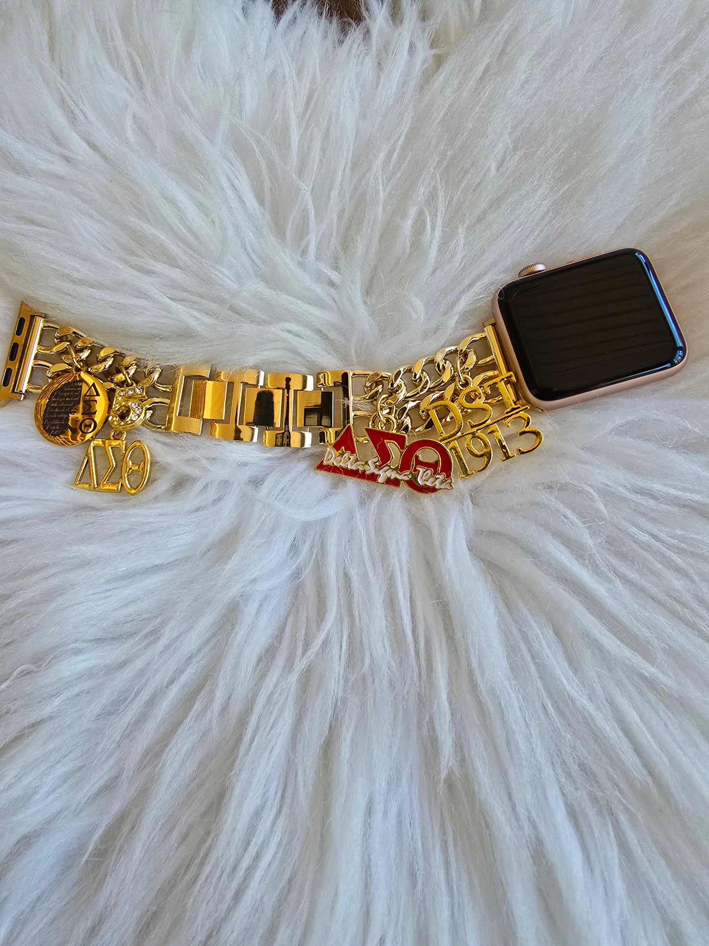 Delta Sigma Theta Custom Fit Sorority Apple Link Watch Band (Please message shop with line number if you would like added to design)