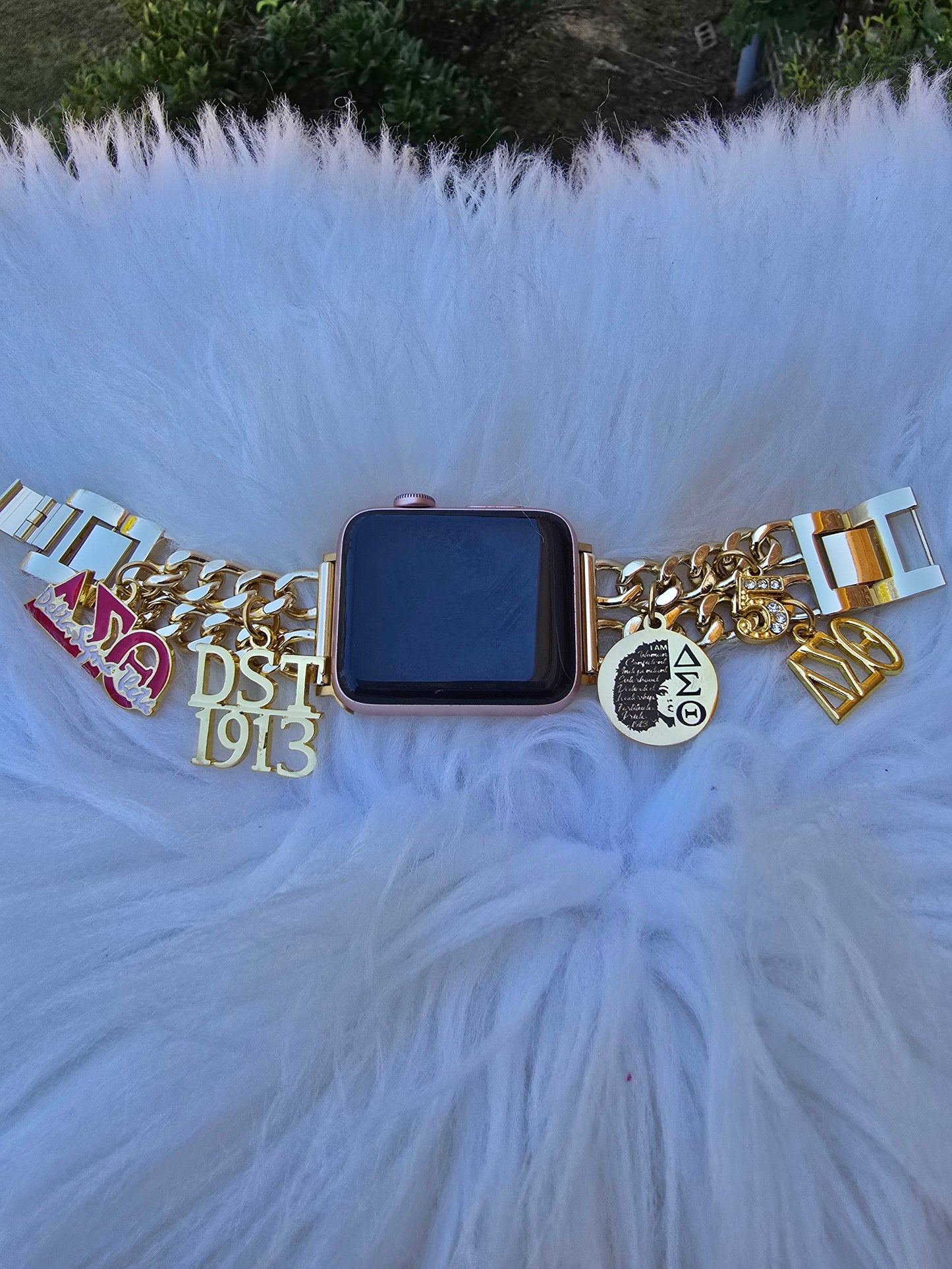 Delta Sigma Theta Custom Fit Sorority Apple Link Watch Band (Please message shop with line number if you would like added to design)