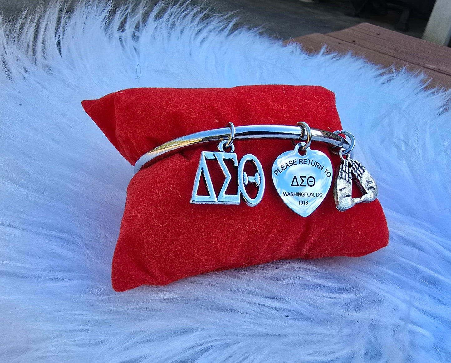 Delta Shackle Screw Bar Bangle Bracelet - Delta Sigma Theta Bracelet - Sorority Bracelet - DST Bracelet - Divine Nine - Sorority Jewelry