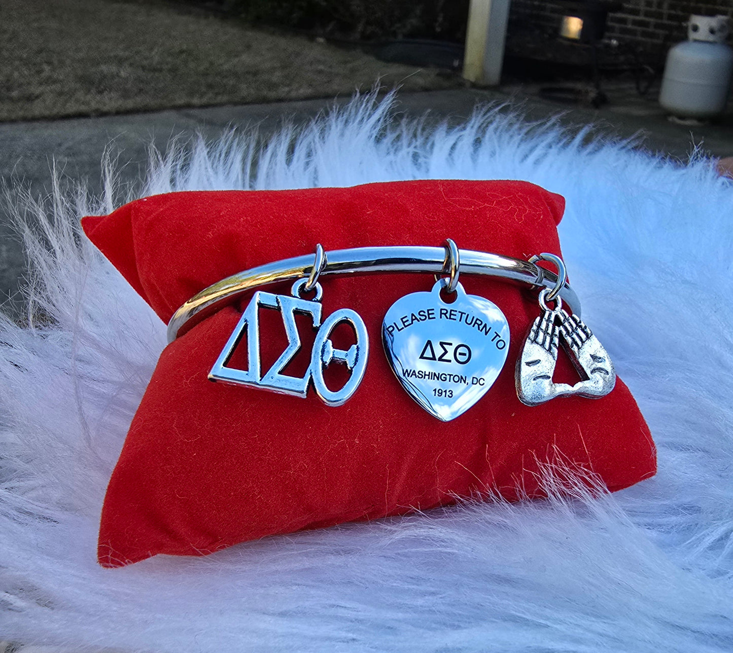 Delta Shackle Screw Bar Bangle Bracelet - Delta Sigma Theta Bracelet - Sorority Bracelet - DST Bracelet - Divine Nine - Sorority Jewelry